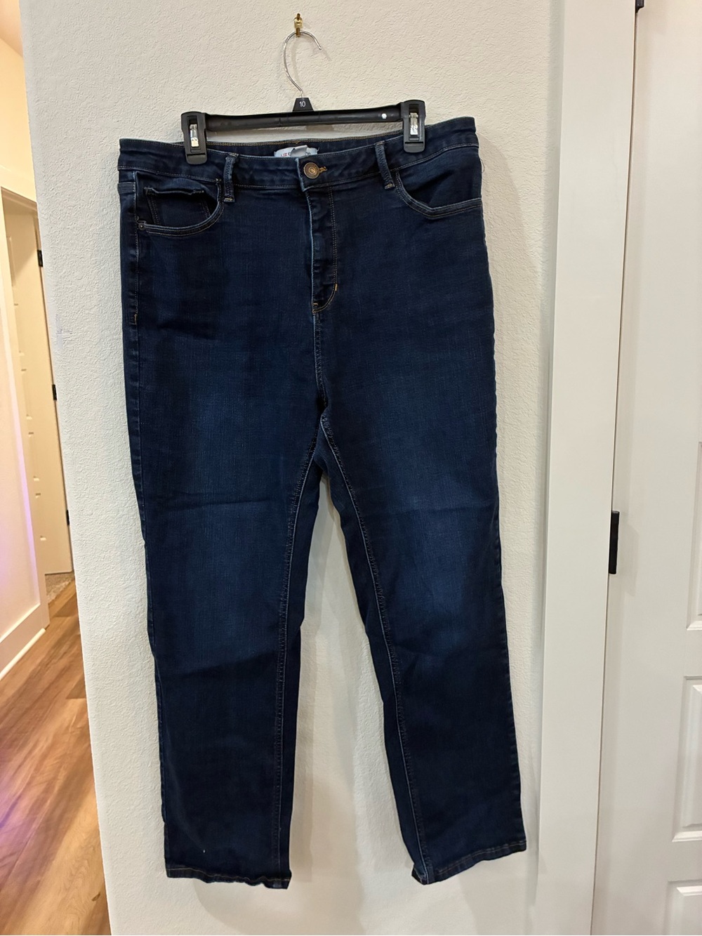 Liz Claiborne “Sara” Mid‑Rise Straight‑Leg Jeans — Size 18 — Like New